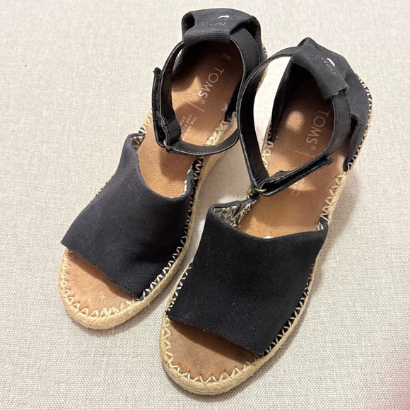 TOMS Wedge Espadrille Sandals-8-Black-Velcro Ankle Strap-Peep Toe-Cloth Uppers - Picture 2 of 16